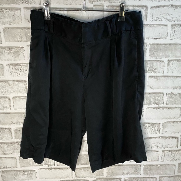 Banana Republic Bermuda Shorts - Picture 2 of 6